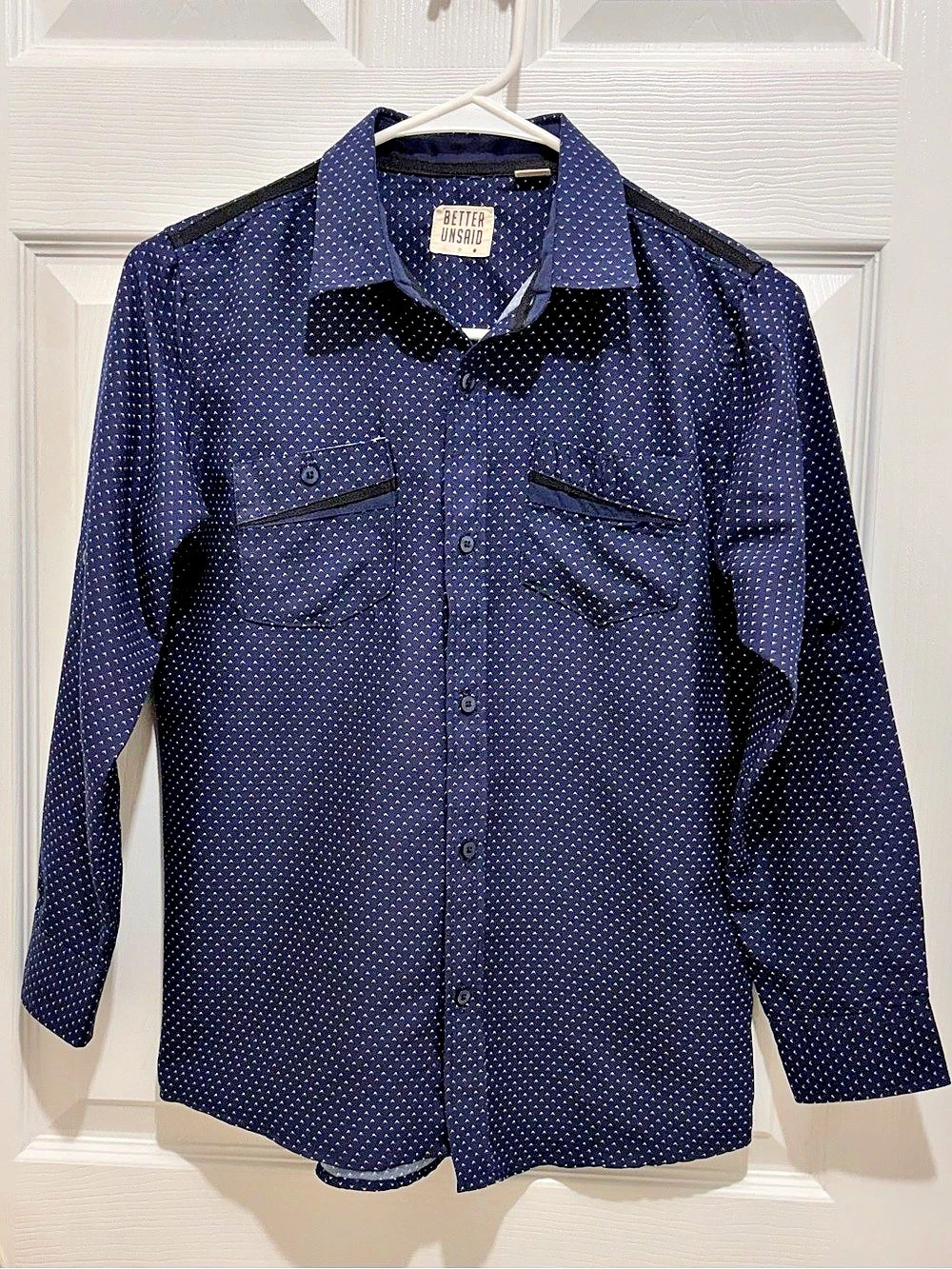 Better Unsaid Boys Medium Arrow Up Button Down Blue & White Like New